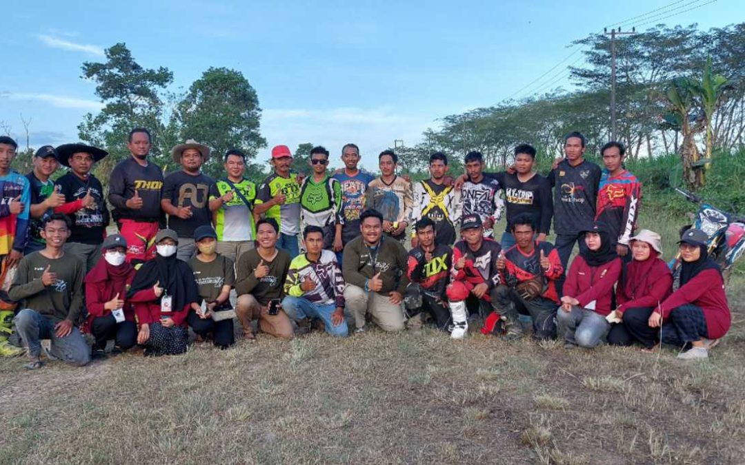 Pemerintah Desa Mulawarman Kecamatan Tenggarong Seberang Kabupaten Kutai Kartanegara Memfasilitasi Arena Sirkuit Motocross Dalam Rangka Latihan Bersama Dengan Anggota Motor Cross Separi 1, Tim Macan Tenggarong Seberang, Dan Tuan Rumah MMC Mulawarman di Arena Sirkuit Motocross Desa Mulawarman.