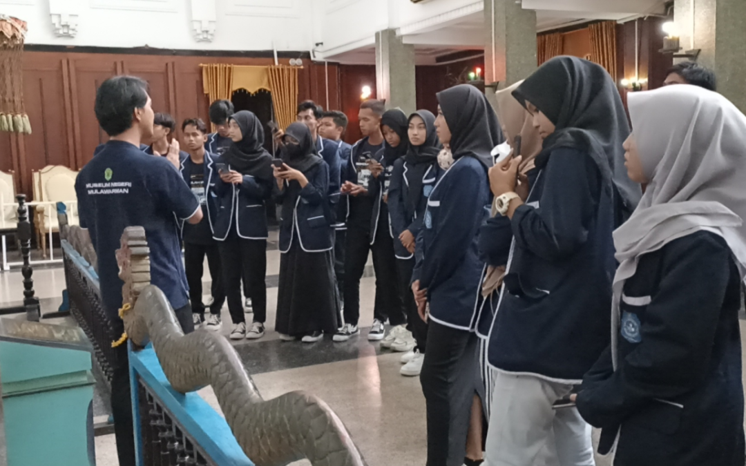Media Sosial Aman: Desa Mulawarman Memberikan Pemahaman kepada Orang Tua dan Anak-Anak tentang Bahaya di Media Sosial