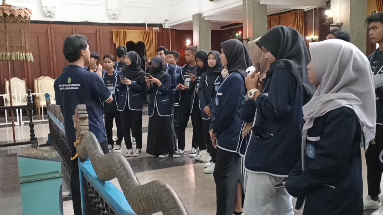 Media Sosial Aman: Desa Mulawarman Memberikan Pemahaman kepada Orang Tua dan Anak-Anak tentang Bahaya di Media Sosial