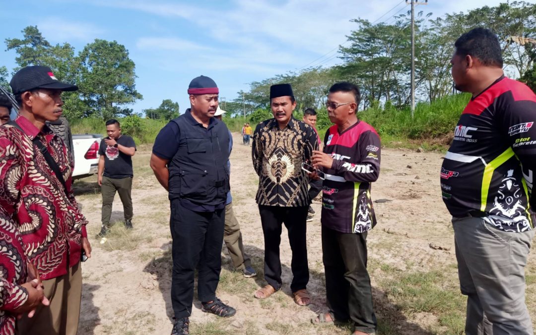 Kunjungan Bupati Kukar Bersama Rombongan Dalam Rangka Peninjauan Kelompok Ternak Sapi Dan Pengecekan Lapangan Gestrek Motor Cross Di Desa Mulawarman