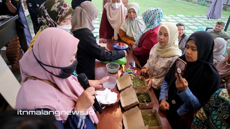 Memanfaatkan Potensi Lokal: PKK Mulawarman dan Kreasi Berbasis Lingkungan