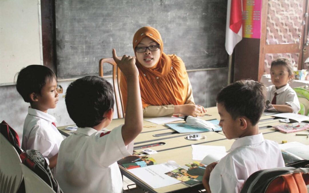 Guru Membimbing Karakter: Desa Mulawarman Mengajarkan Cara Guru Berperan dalam Membentuk Karakter Anak