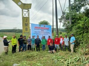 Kegiatan Bulan Bakti Gotong Royong Masyarakat (BBGRM)  Desa Mulawarman Kecamatan Tenggarong Seberang Kabupaten Kutai Kartanegara.