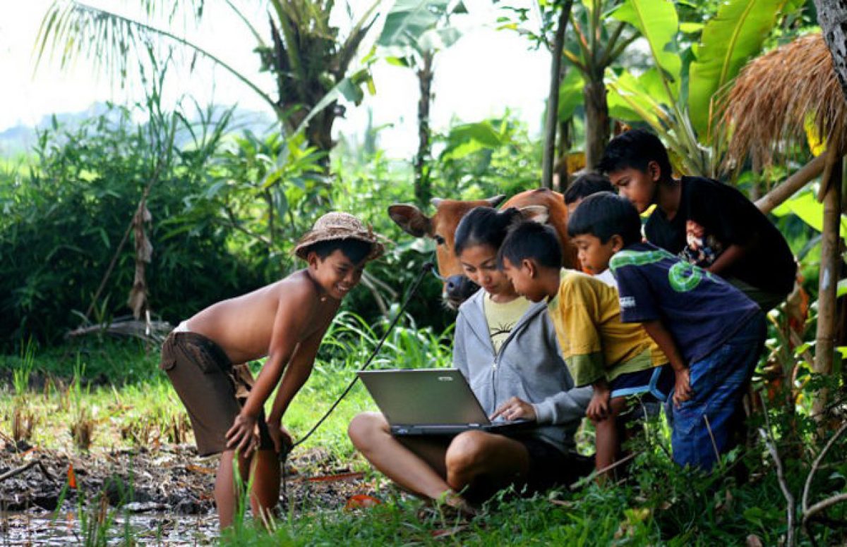 Desa Digital: Meningkatkan Koneksi dan Aksesibilitas untuk Pengembangan Bisnis Online