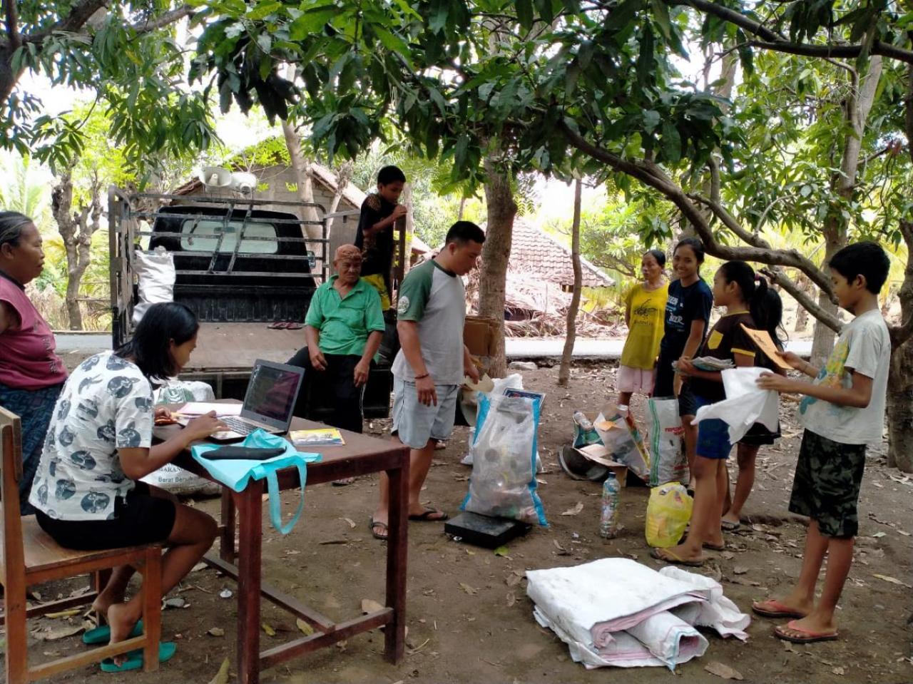 Bank Sampah Desa: Masyarakat Desa Mulawarman Berkolaborasi dalam Pengelolaan Sampah yang Efisien